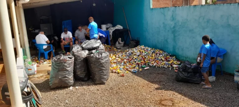 Equipe do Unidos pelo Bem realiza mais uma ação do Lacre Solidário em Cacoal