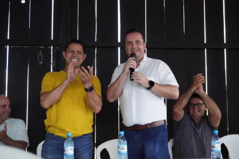 Dr. Luís do Hospital entrega equipamentos agrícolas para produtores de Mirante da Serra