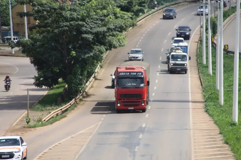 Licenciamento de veículos com placa final 1, 2 e 3 encerra na próxima segunda-feira, 31
