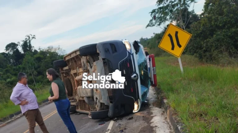 Acidente com ambulância que transportava paciente é registrado na RO-133, Vale do Anari-RO