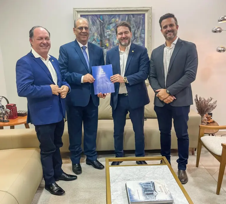 Presidente da Assembleia Legislativa entrega relatório da CPI das Reservas ao Tribunal de Justiça de Rondônia