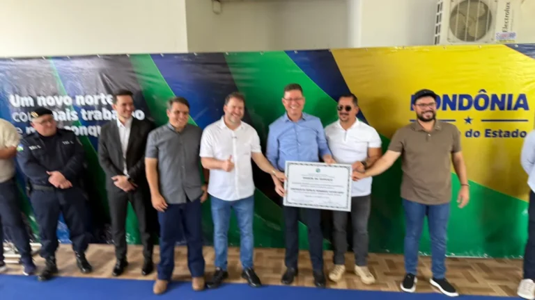 Deputado Alex Redano, participa da assinatura da ordem de serviço para construção do Centro de Treinamento das Forças de Segurança em Ariquemes