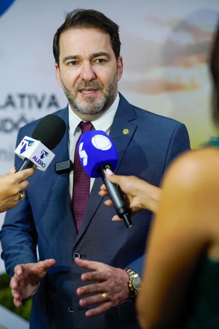 É FAKE NEWS que Alex Redano responde ação do MP sobre associação e decisão judicial inocentou deputado